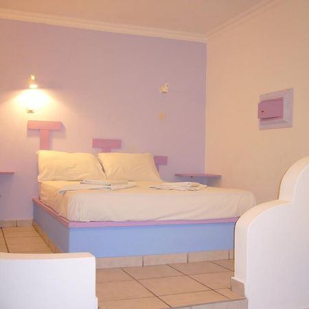 San Efrem Aparthotel Períssa Eksteriør bilde